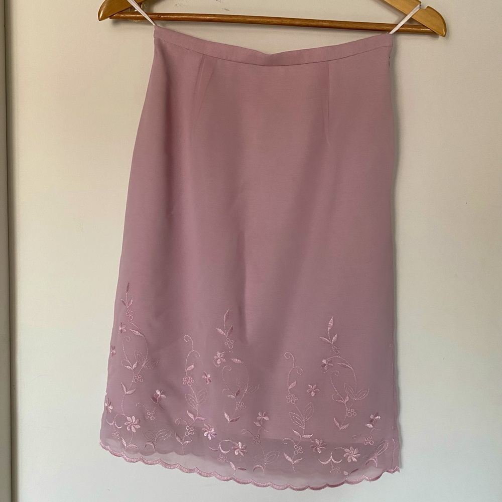 Cute Pink embroidered skirt 💗 Discounted shipping